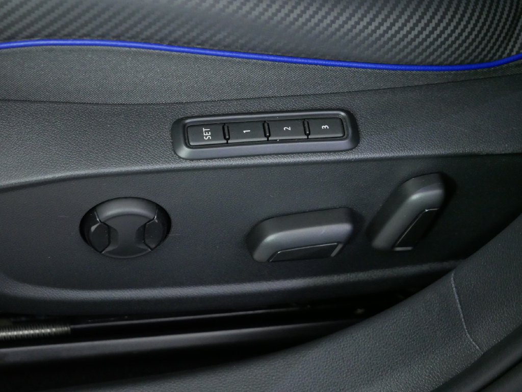 Used 2024 Volkswagen Golf R AWD/4WD image 22