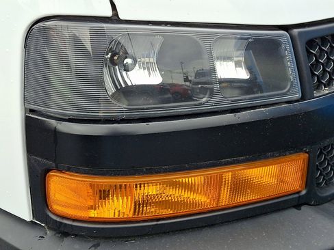 Used 2023 Chevrolet Express 3500 LS RWD image 8