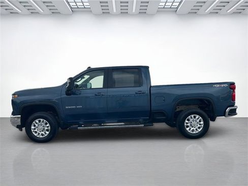Used 2025 Chevrolet Silverado 3500 LT image 7
