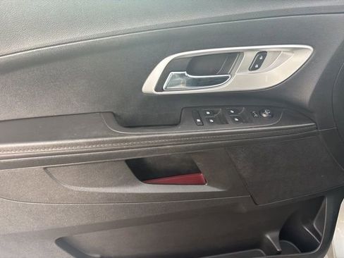 Used 2017 Chevrolet Equinox LT w/ Convenience Package image 12