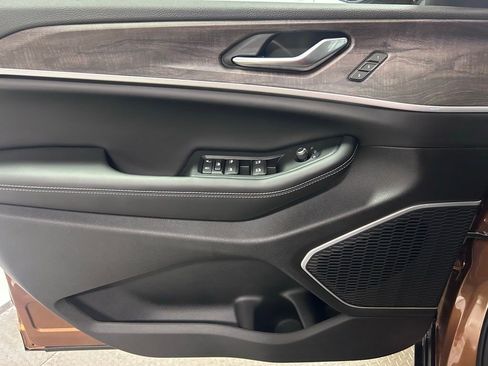 New 2026 Jeep Grand Cherokee L Limited AWD/4WD image 4