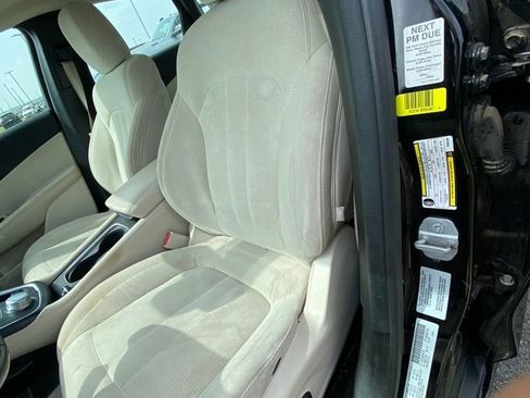 Used 2015 Chrysler 200 Limited w/ Convenience Group FWD image 11