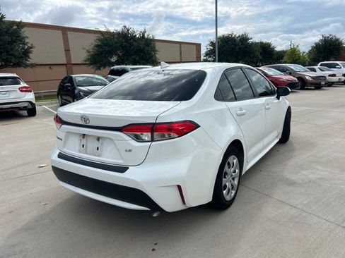 Used 2021 Toyota Corolla LE FWD image 3