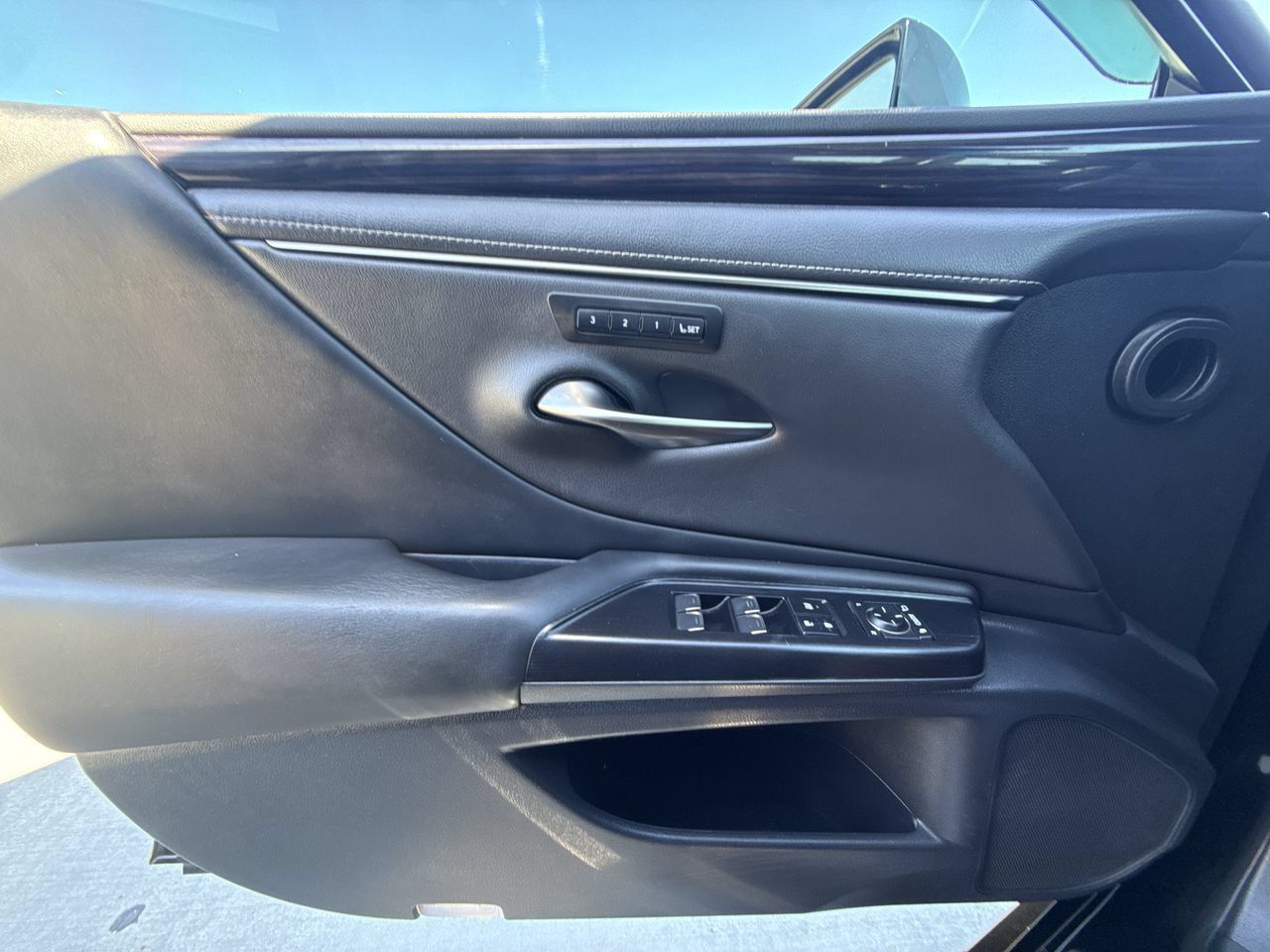 Used 2021 Lexus ES 300h w/ Premium Package FWD image 23