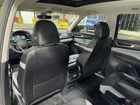 Used 2024 Volkswagen Atlas Peak Edition SE AWD/4WD image 31