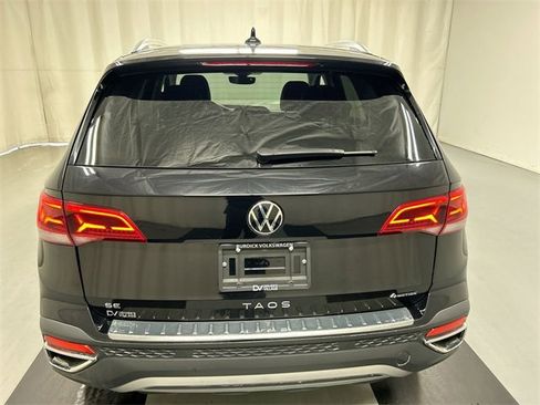 Certified 2023 Volkswagen Taos SE image 3