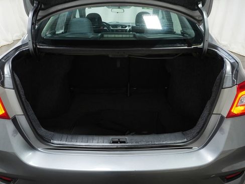 Used 2019 Nissan Sentra SV image 6