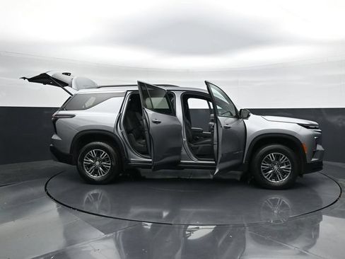 Used 2025 Chevrolet Traverse LT AWD/4WD image 50