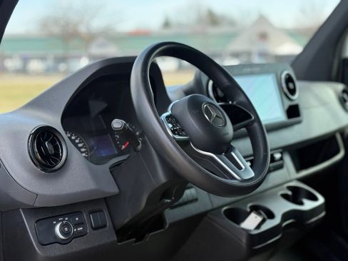 Used 2021 Mercedes-Benz Sprinter 4500 image 15