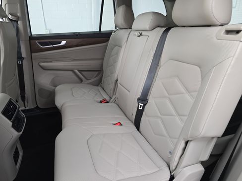 Certified 2024 Volkswagen Atlas SE image 15