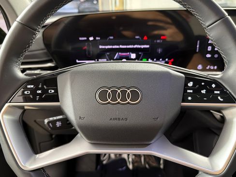 Used 2025 Audi Q5 Premium w/ Convenience Package AWD/4WD image 23
