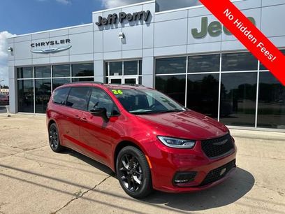 New 2026 Chrysler Pacifica Limited w/ S Appearance Package