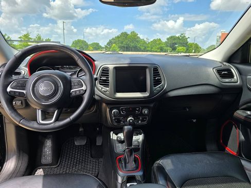 Used 2019 Jeep Compass Trailhawk w/ Cold Weather Group AWD/4WD image 18