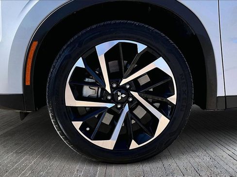 Used 2024 Mitsubishi Outlander SE Black Edition image 8