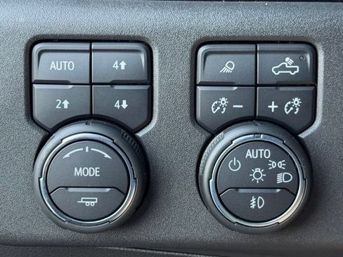 Used 2023 Chevrolet Silverado 1500 ZR2 AWD/4WD image 18