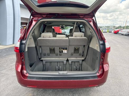 Used 2020 Toyota Sienna LE AWD/4WD image 9