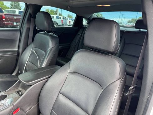 Used 2017 Chevrolet Malibu LT w/ Leather Package FWD image 10