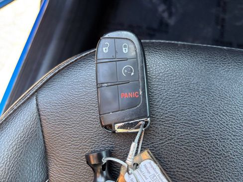 Used 2025 Jeep Compass Limited AWD/4WD image 17