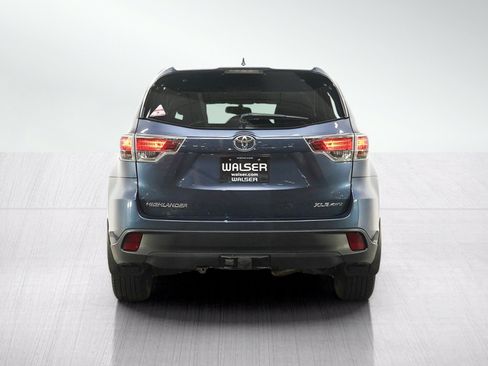 Used 2016 Toyota Highlander XLE AWD/4WD image 4