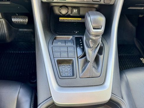 Used 2019 Toyota RAV4 XLE Premium w/ Advanced Technology Package AWD/4WD image 19