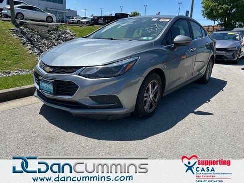 Used 2018 Chevrolet Cruze LT w/ Convenience Package FWD image 1