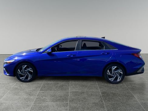 Used 2025 Hyundai Elantra Limited FWD image 2