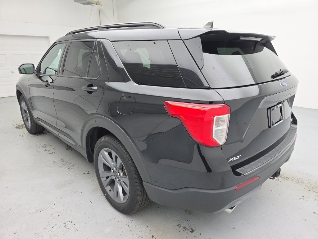 Used 2022 Ford Explorer XLT w/ Equipment Group 202A AWD/4WD image 9