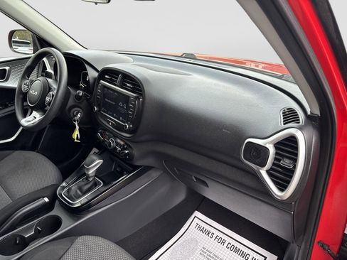Used 2023 Kia Soul LX w/ LX Technology Package FWD image 27