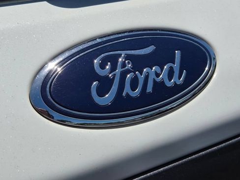 Used 2021 Ford Explorer XLT w/ Equipment Group 202A AWD/4WD image 14