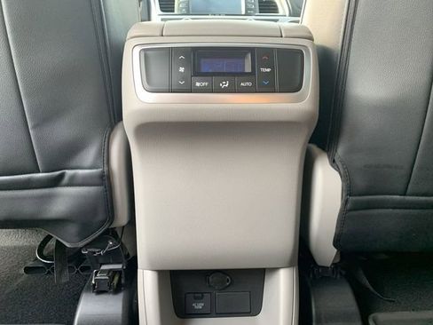 Used 2016 Toyota Highlander Limited image 32