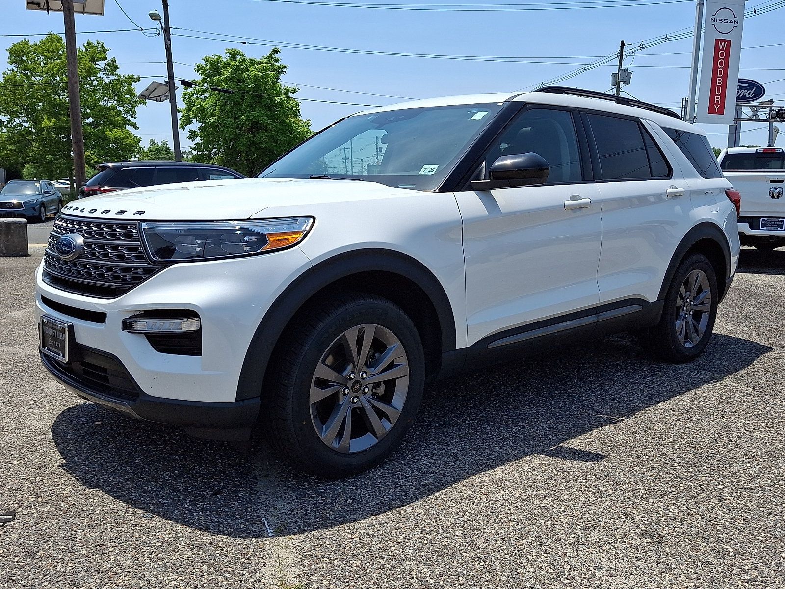 Used 2023 Ford Explorer XLT w/ Equipment Group 202A AWD/4WD image 3
