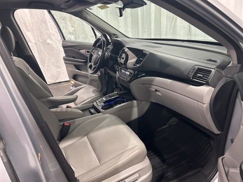 Used 2019 Honda Pilot Touring image 13
