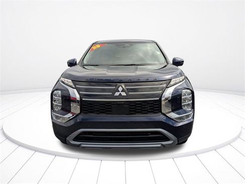 New 2025 Mitsubishi Outlander SE image 8