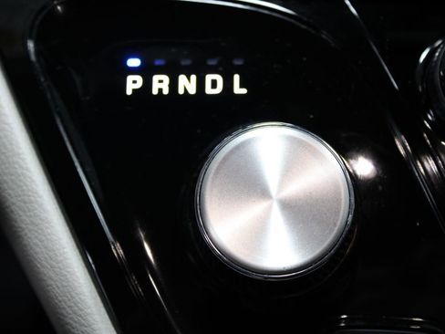 Used 2024 Chrysler Pacifica Touring-L image 50