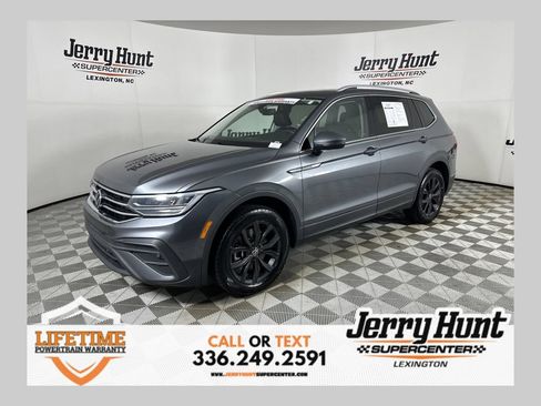 Used 2024 Volkswagen Tiguan SE w/ Panoramic Sunroof Package AWD/4WD image 1