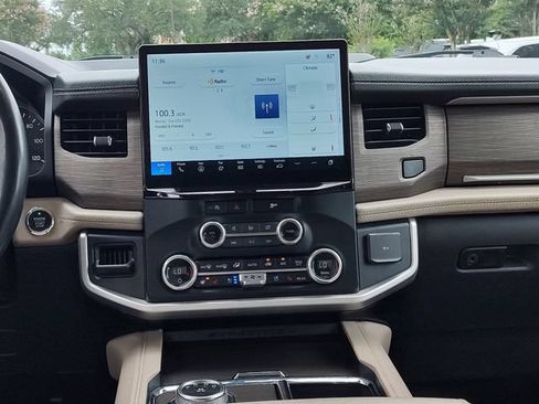 Used 2024 Ford Expedition Limited AWD/4WD image 14