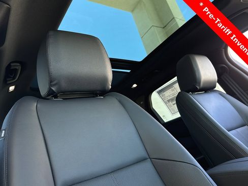 New 2024 Land Rover Range Rover Velar Dynamic SE image 16