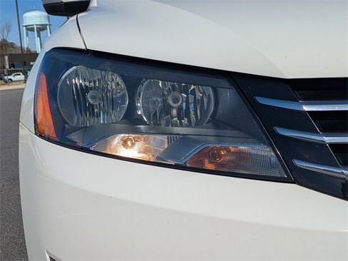 Used 2015 Volkswagen Passat 1.8T SE image 10