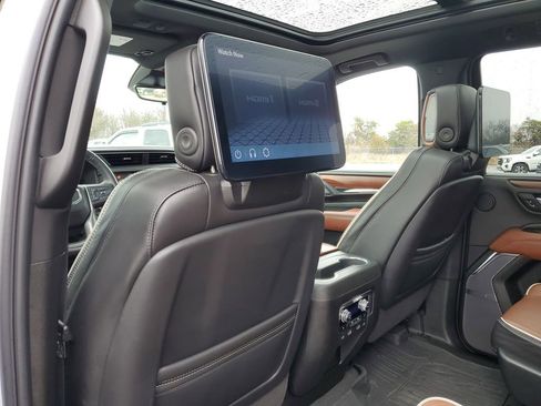 Certified 2023 GMC Yukon Denali Ultimate w/ LPO, Floor Liner Package AWD/4WD image 31