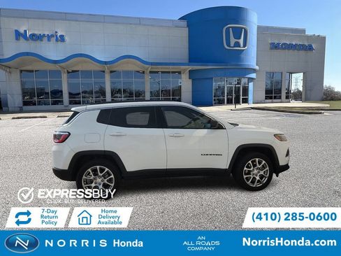 Used 2024 Jeep Compass Latitude w/ Sun and Sound Group AWD/4WD image 1
