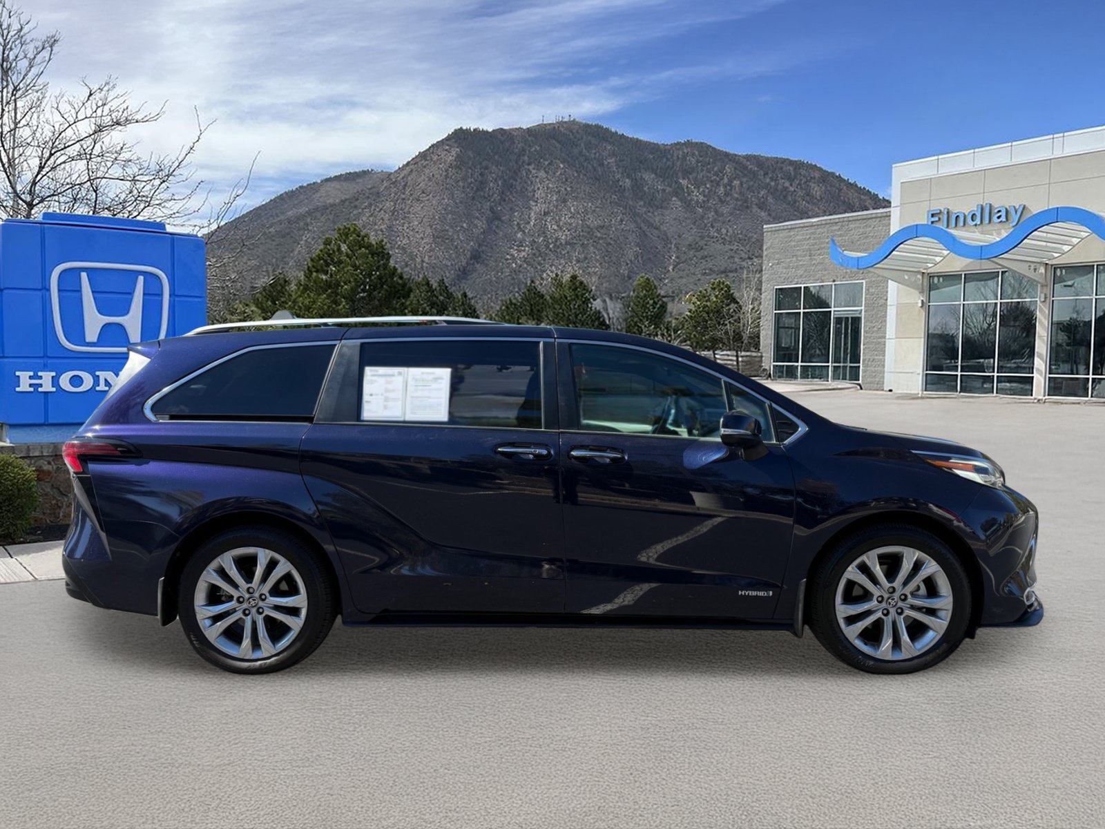 Used 2021 Toyota Sienna Platinum FWD image 8
