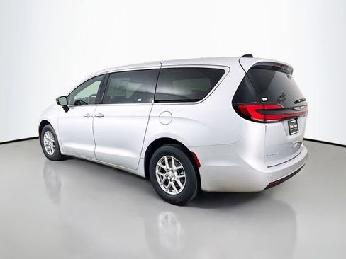 New 2026 Chrysler Pacifica Select image 5