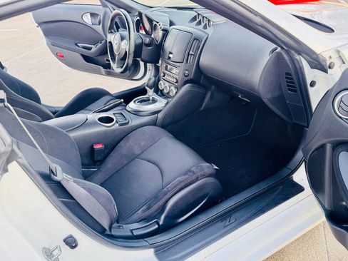 Used 2017 Nissan 370Z Coupe RWD image 44