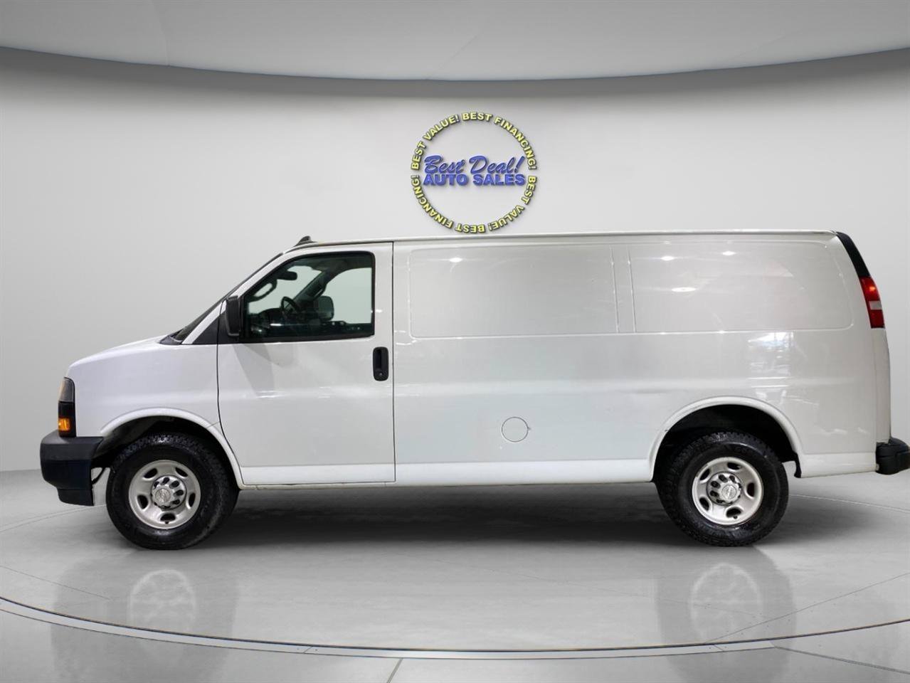 Used 2020 Chevrolet Express 2500 w/ Driver Convenience Package RWD image 2