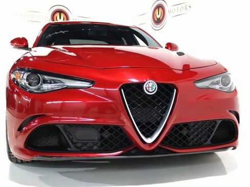 Used 2018 Alfa Romeo Giulia Quadrifoglio w/ Driver Assist Dynamic Package image 32