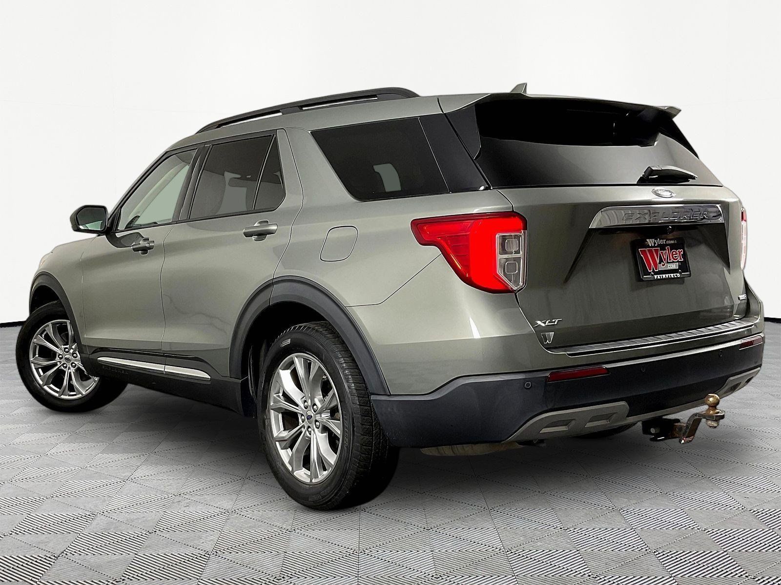 Used 2020 Ford Explorer XLT w/ Equipment Group 202A AWD/4WD image 4