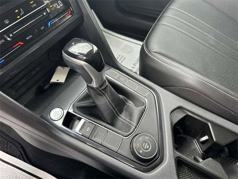 Certified 2022 Volkswagen Tiguan SE image 29