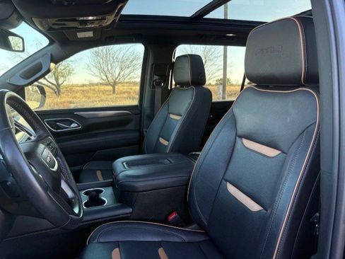 Used 2023 GMC Yukon XL AT4 w/ AT4 Premium Package image 9