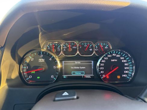 Used 2020 Chevrolet Suburban LT image 19