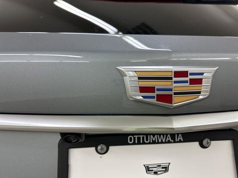 New 2025 Cadillac XT5 Luxury image 14